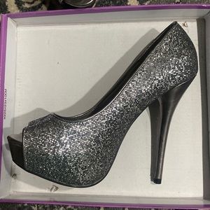 Silver sparkle platform heels - never worn! Size 7.5